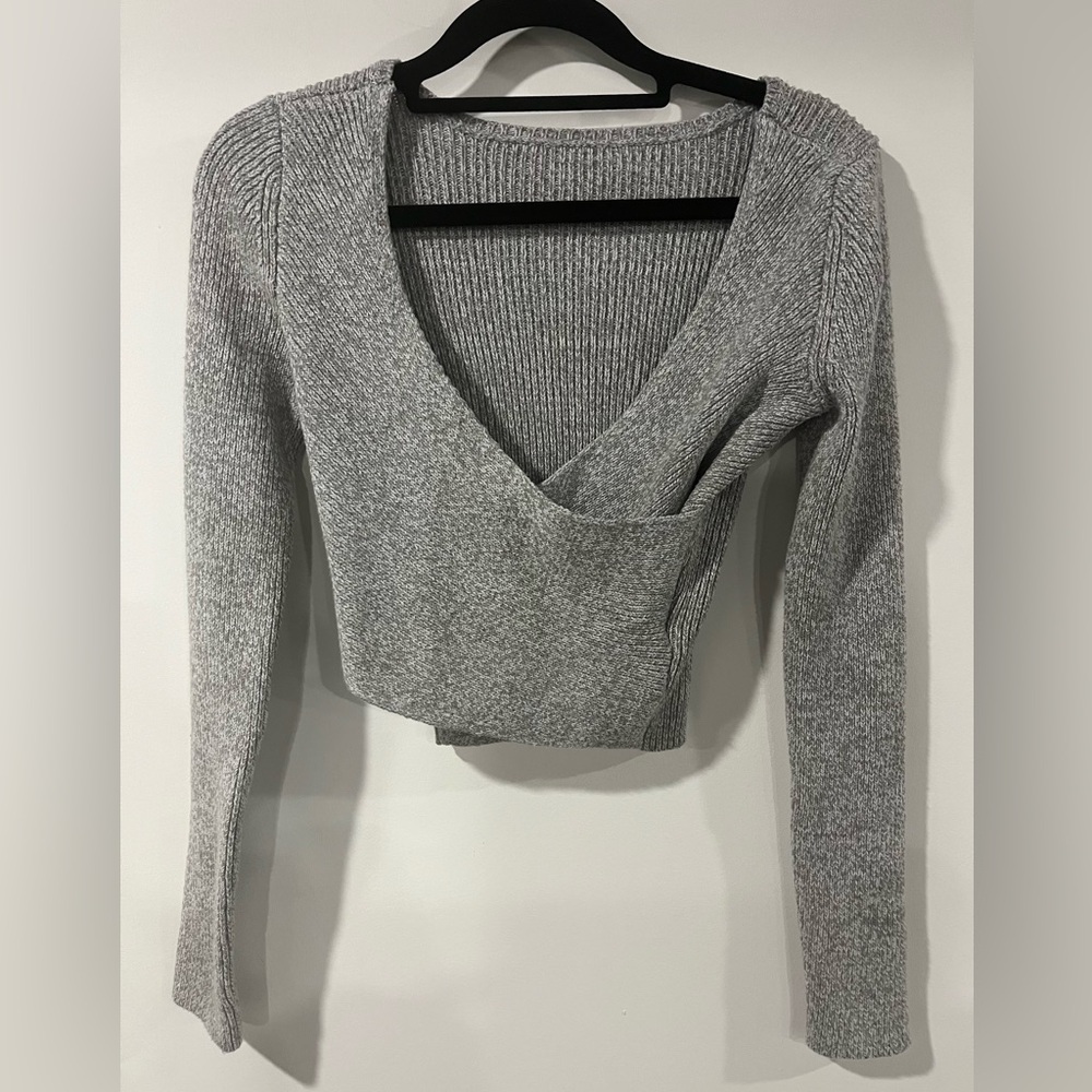 Abercrombie & Fitch Light Gray Knit Sweater